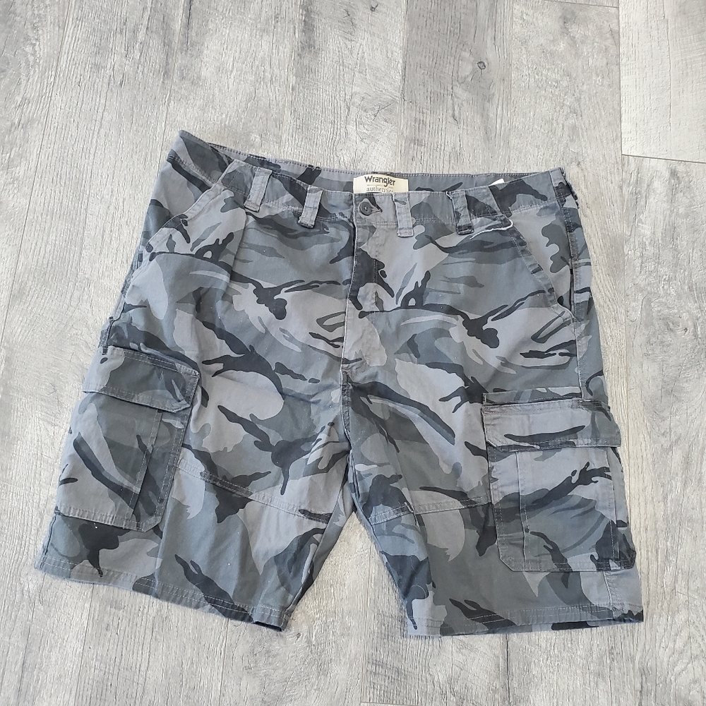 Wrangler Black Camo Shorts 44 - Picture 1 of 5